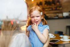 Expert în parenting: 4 expresii pe care părinții nu ar trebui să le spună copiilor