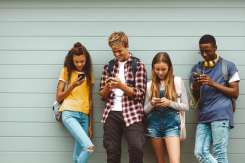 Sfaturi de la un psihoterapeut pentru părinții de adolescenți îndrăgostiți