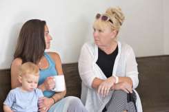 Cum gestionezi, ca mamă, conflictele dintre tine și bunica copilului, atunci când vine vorba de îngrijirea și creșterea micuțului tău