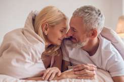 Viața sexuală sănătoasă la 30, 40 și 50 de ani: ce se schimbă și cum te menții în formă intimă