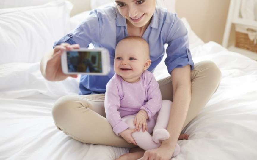Mamele care postează mereu pe Facebook despre copiii lor sunt depresive