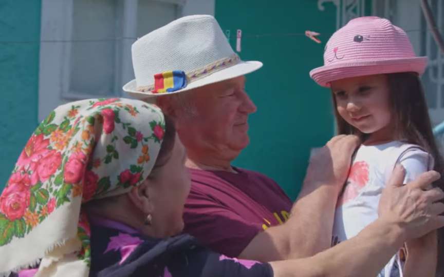 Video emoționant: Nepoții trebuie să cunoască limba bunicilor