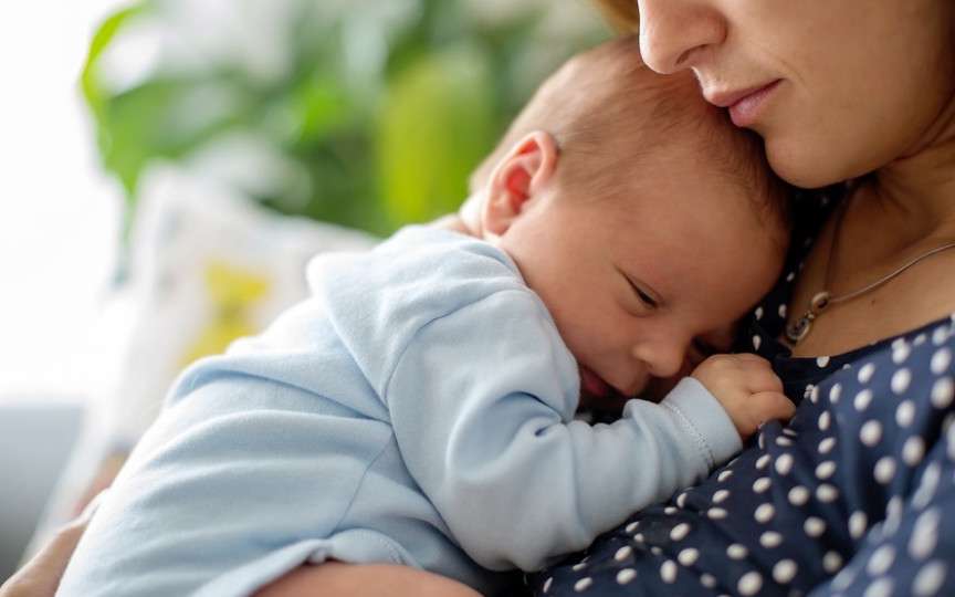 Știința ne spune: viața unei femei se schimbă total după ce aceasta devine mamă