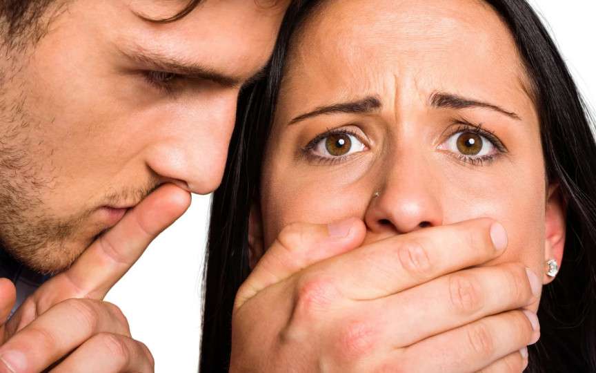 Cum îți poate manipula emoțiile o persoană narcisistă. La ce semne trebuie să fii atent