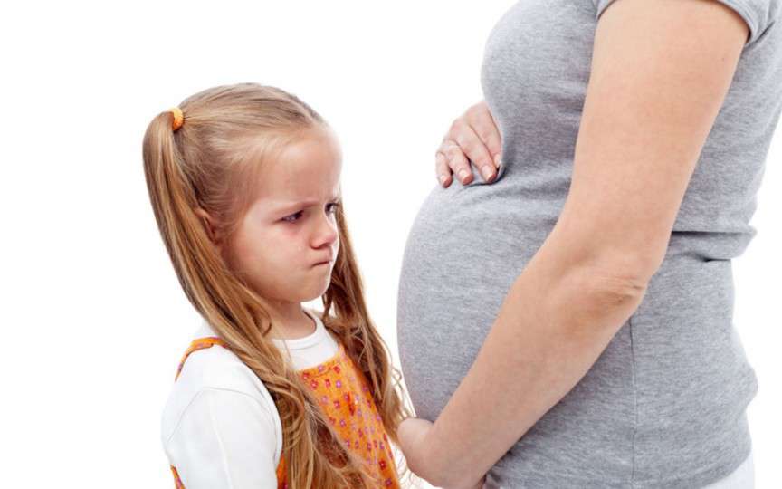 Cum scapi de gelozia copilului mai mare față de nou-născut