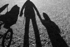 Le-a răpit copiii chiar sub privirile lor