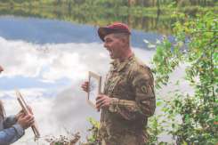 Soția unui militar l-a anunțat că este gravidă într-un mod inedit chiar înainte ca el să plece în misiune