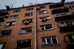 Are 9 ani și locuiește singur pentru că mama sa a decis că așa este cel mai bine