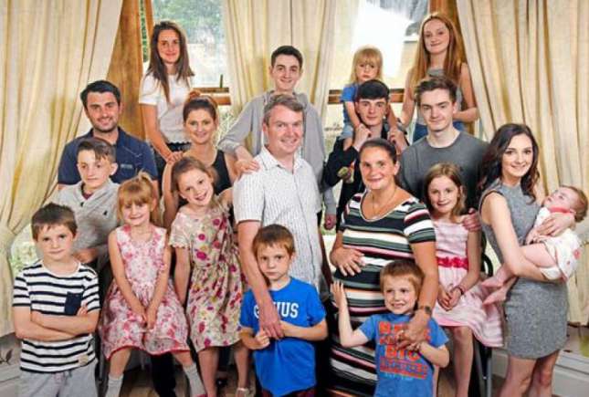 Cea mai numeroasă familie din Anglia sărbătorește nașterea celui de-al 20-lea copil