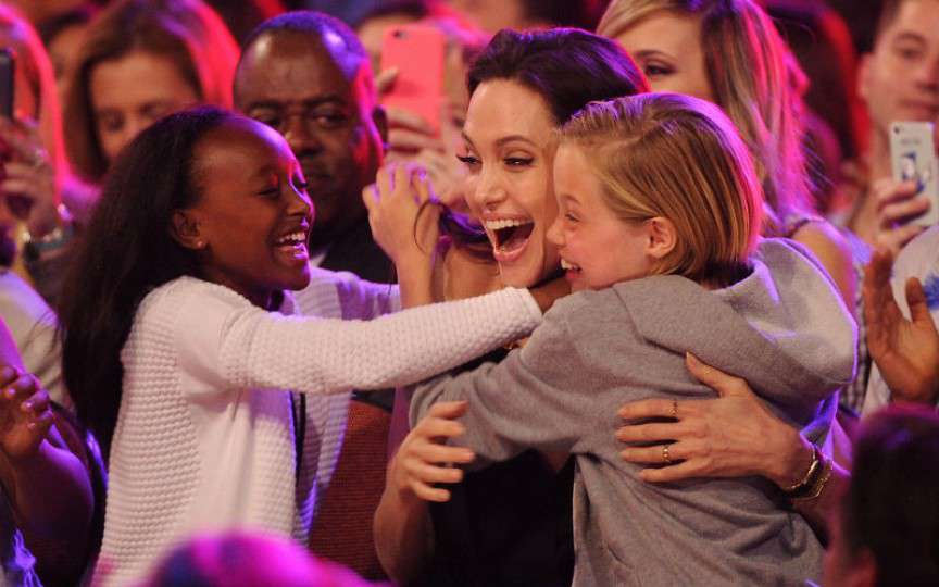 Reguli de educație a copiilor de care se conduce Angelina Jolie