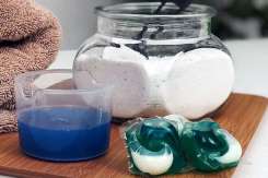 Detergent lichid, pudră sau capsule? Care este alegerea ideală pentru hainele tale?