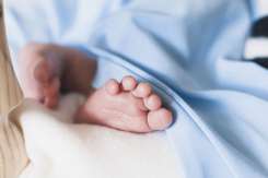 Diareea la bebeluși: când e normal și când trebuie să mergi la medic
