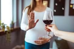 Efectul alcoolului în primele săptămâni de sarcină – ce trebuie să știi