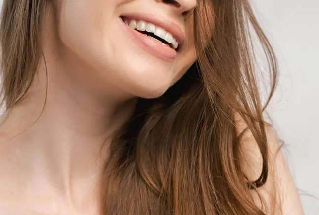 Cum să reduci ridurile de pe gât: sfaturi de la îngrijire acasă la proceduri cosmetice
