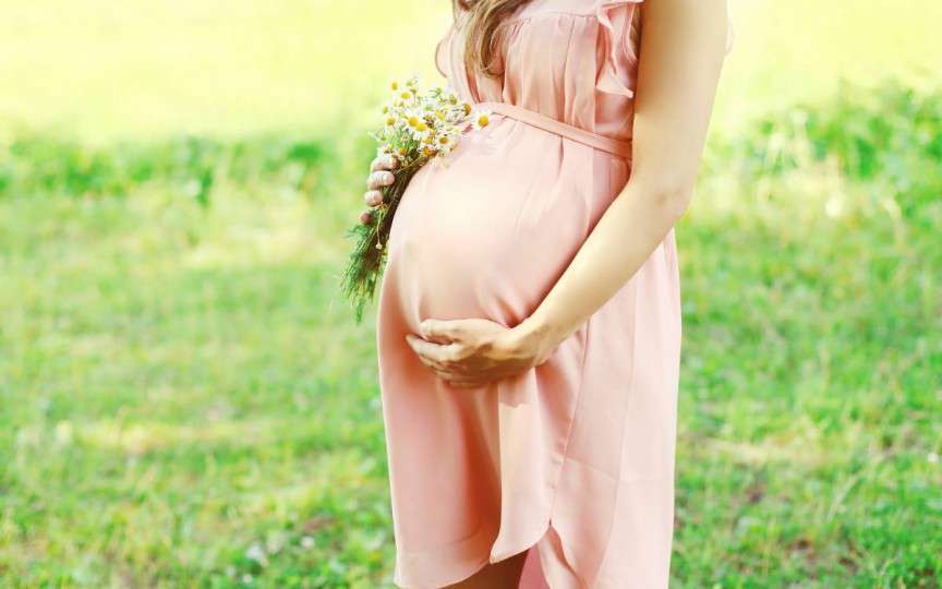 În săptămâna 26 de sarcină bebelușul este lung cât un castravete englezesc