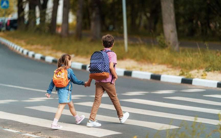 Copiii și siguranța rutieră: de ce regulile nu sunt suficiente