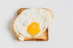 Cele mai bune surse de vitamina B7 – de ce ouăle crude nu sunt o alegere bună