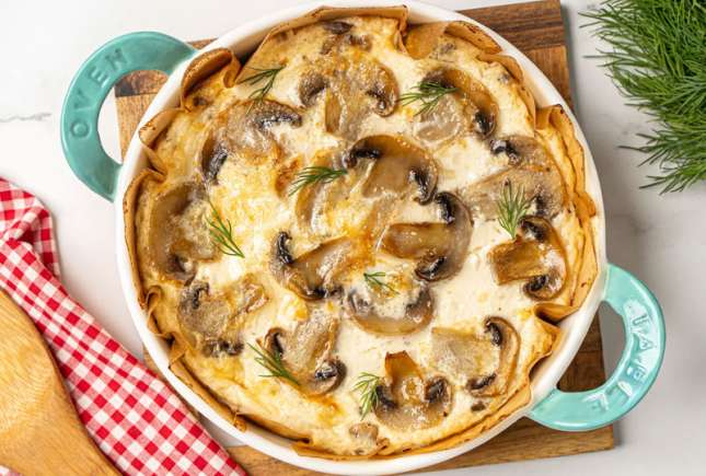 Suﬂe de ciuperci cremos la cuptor — rețeta pas cu pas pentru un preparat delicat