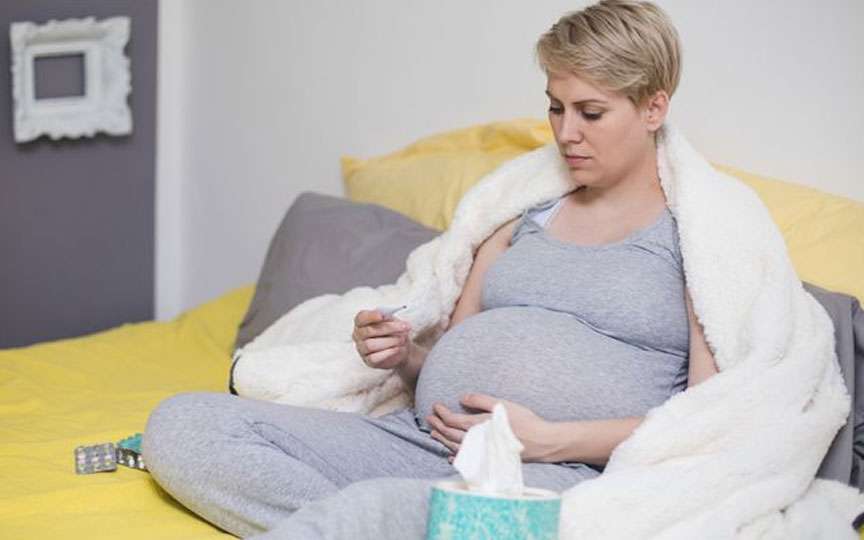 Febra și frisoanele în sarcină: cauze frecvente și afecțiuni grave la care să fii atentă