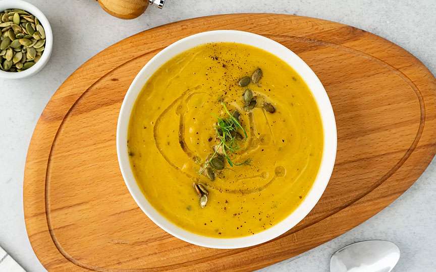 Supă-cremă de dovleac cu linte roșie – aromată, catifelată și plină de culoare