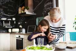 Alimente interzise copiilor sub 5 ani: ce trebuie evitat pentru o creștere sănătoasă