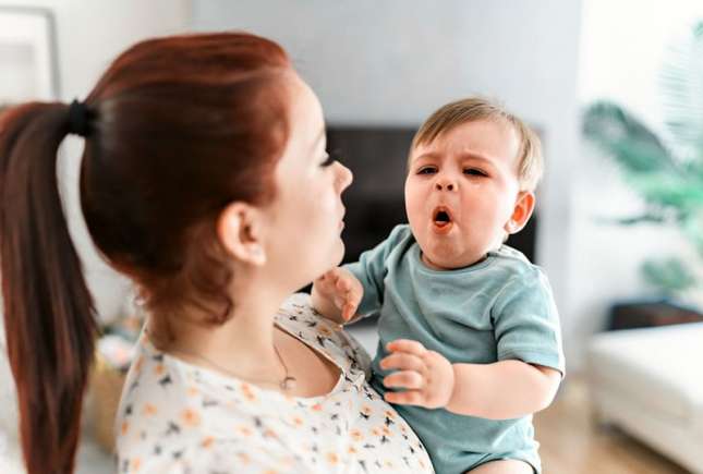 De ce tușește bebelușul și când trebuie să mergi la medic