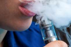 Alarmant: țigările electronice și dependența de nicotină la adolescenți