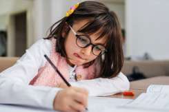 Disgrafia la copii: semne, cauze și soluții pentru părinți