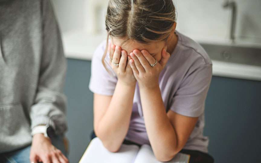 „Nu mai merg la școală”: ce să faci dacă copilul este în conflict cu profesorul