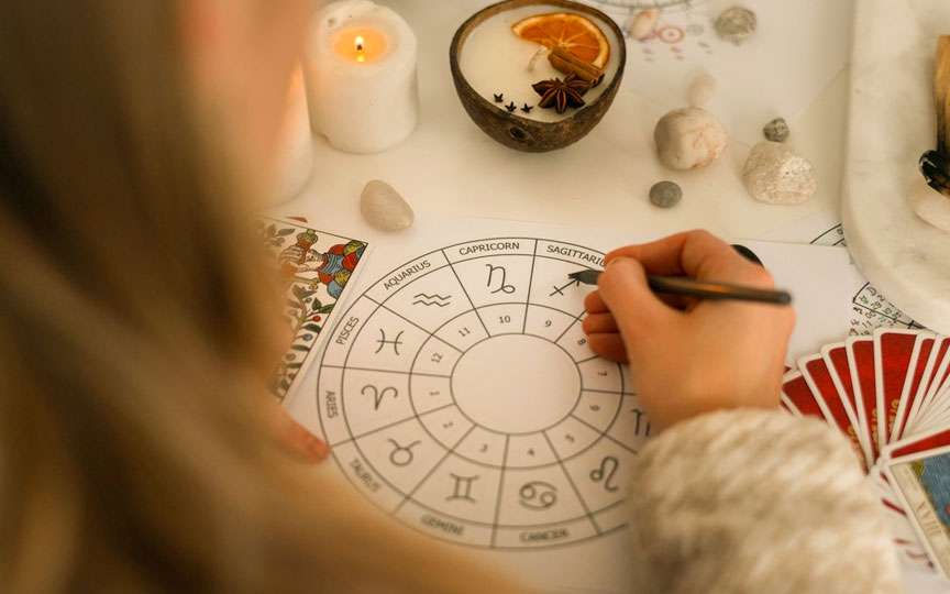 Horoscop pentru mâine, 21 noiembrie: Balanțele – profit, Gemenii – trădare