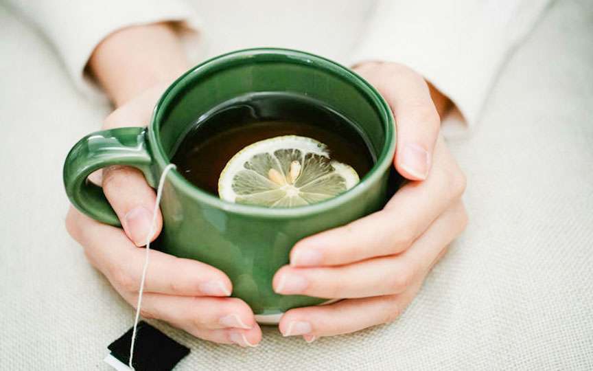8 greșeli frecvente când bei ceai verde și cum îți pot afecta sănătatea