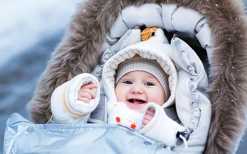 Cum îmbrăcăm corect copilul iarna: ghid complet pentru ger și temperaturi scăzute