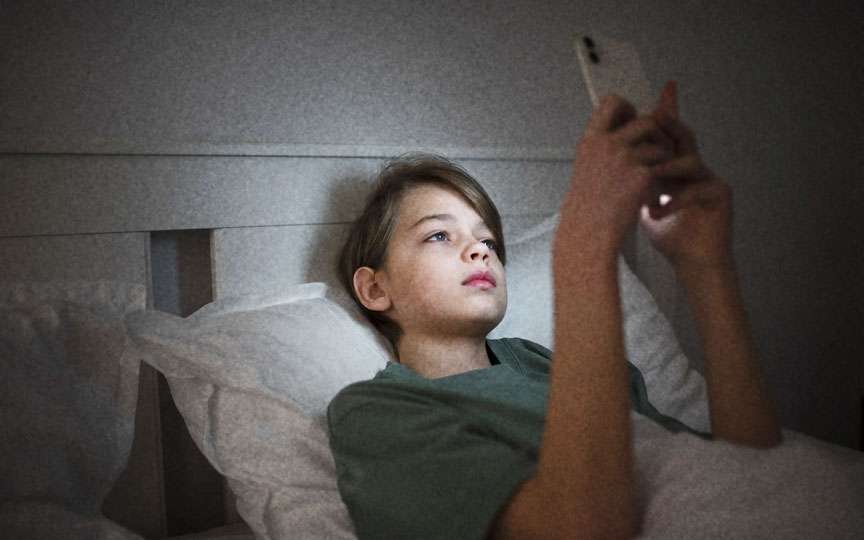 Gândirea fragmentată la copii: de ce citesc mai repede, dar înțeleg mai puțin