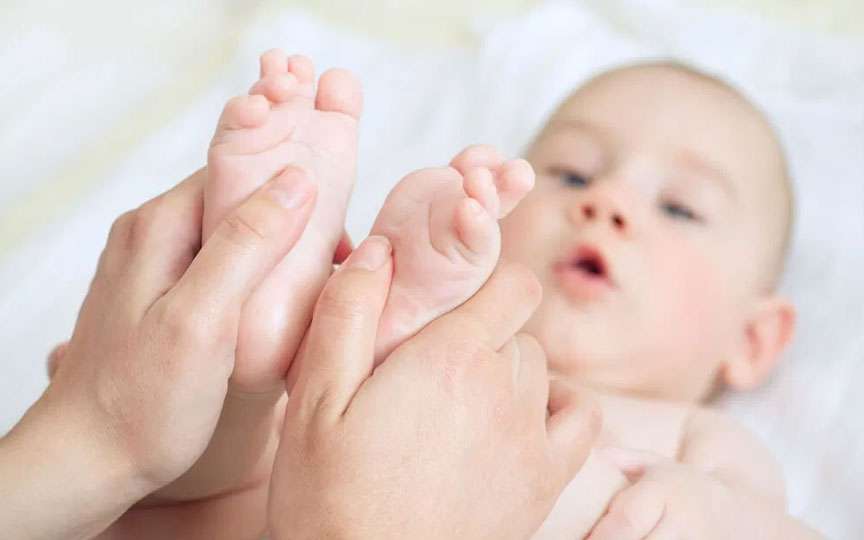 Reflexele nou-născutului: normal și semne de alertă