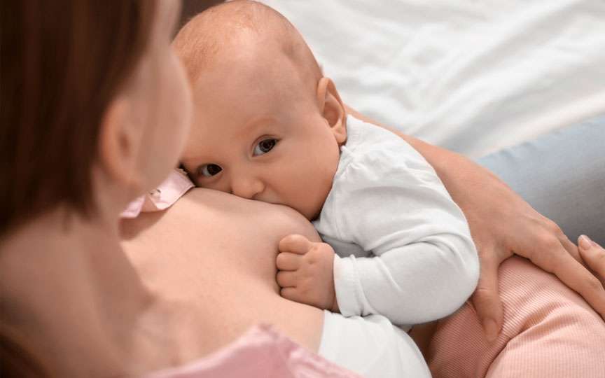 Studiu: Alăptarea reduce riscul de depresie și anxietate la femei, chiar și la 10 ani după naștere