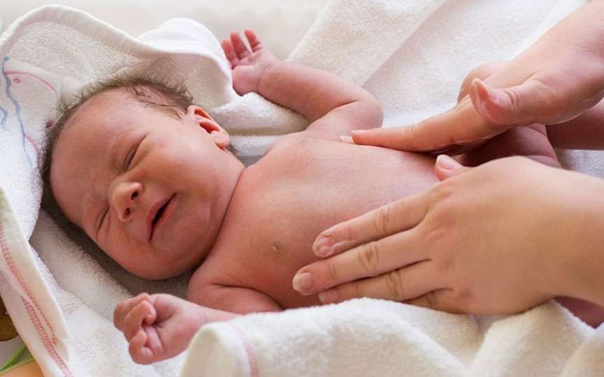 Probleme digestive la bebeluși: cum recunoști și cum ajuți