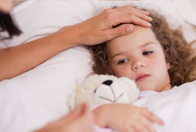Febra la copii: când trebuie scăzută temperatura și când nu