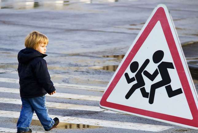 2 copii și 11 adulți răniți în accidente rutiere: cum îți înveți copilul siguranța în trafic