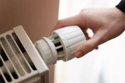 Locuitorii din Chișinău pot cere oprirea căldurii direct la furnizor