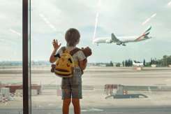Copiii care călătoresc singuri pot zbura în siguranță de pe Aeroportul Chișinău: condiții și reguli clare