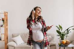 Studiu: muzica reduce anxietatea și depresia în timpul sarcinii și după naștere