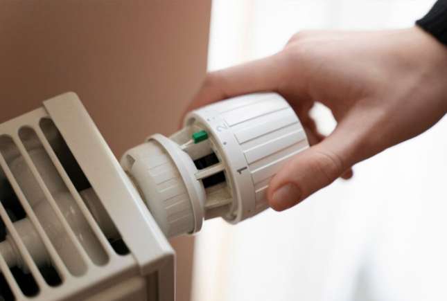 Locuitorii din Chișinău pot cere oprirea căldurii direct la furnizor
