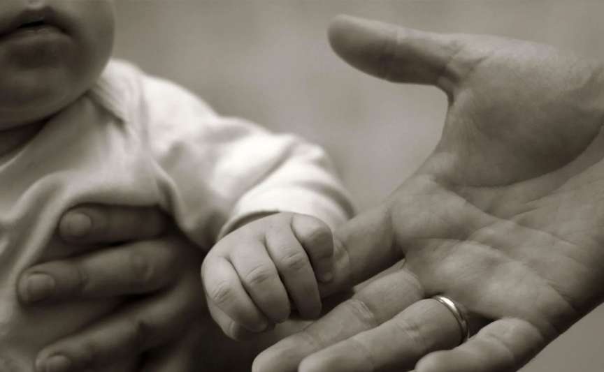 Peste 760 de copii așteaptă adopția în Moldova. Cei mai mari au cele mai mici șanse