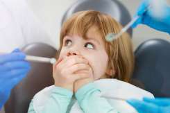 Ce faci daca copilul se teme de dentist: sfaturi utile de la stomatolog si psiholog