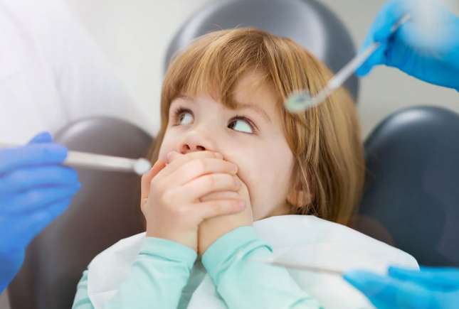 Ce faci daca copilul se teme de dentist: sfaturi utile de la stomatolog si psiholog