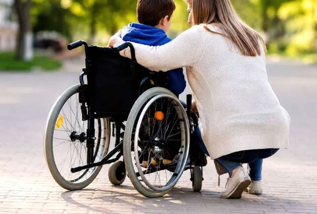 Indemnizație unică de 3.000 de lei pentru familiile cu copii cu dizabilități în luna iunie
