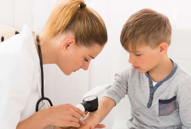 10 semne ascunse că un copil ar trebui consultat de un dermatolog