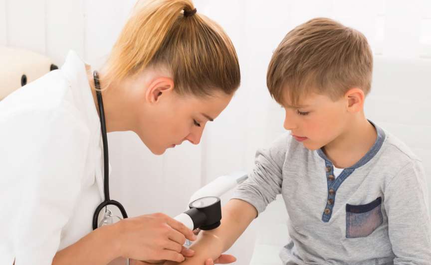 10 semne ascunse că un copil ar trebui consultat de un dermatolog
