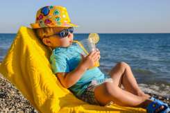 Trusă de călătorie pentru copii – ce recomandă pediatrul să luați în vacanță