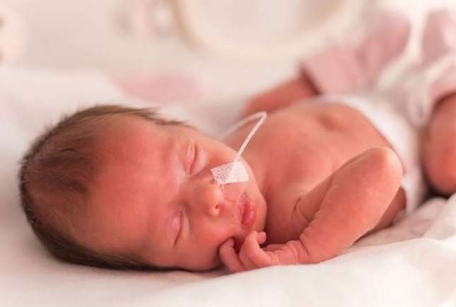 Nașterea prematură – cauze, semne și cum sunt îngrijiți bebelușii prematuri în medicina modernă